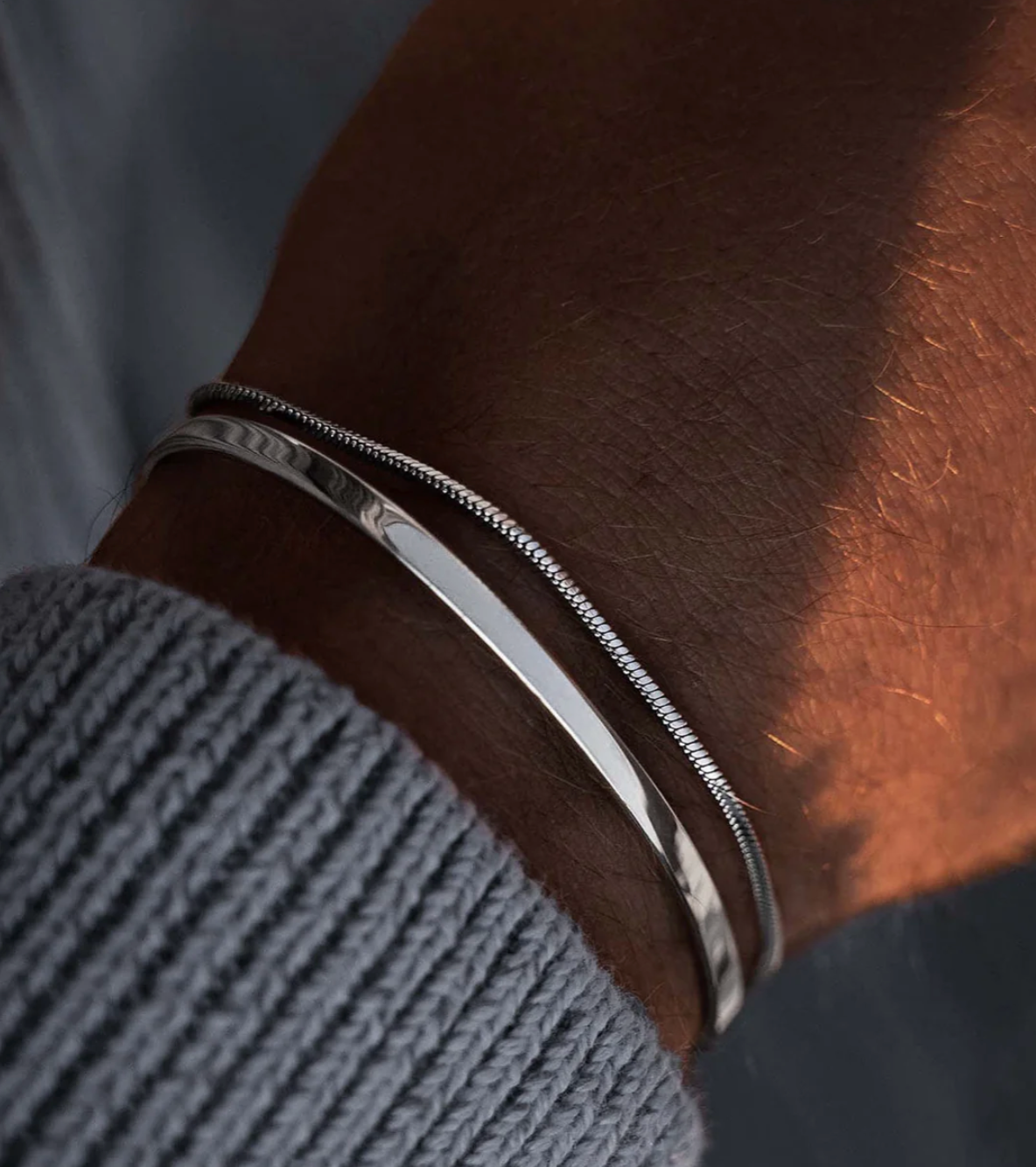 Bracelet Manchette Minimal – Élégance Ajustable