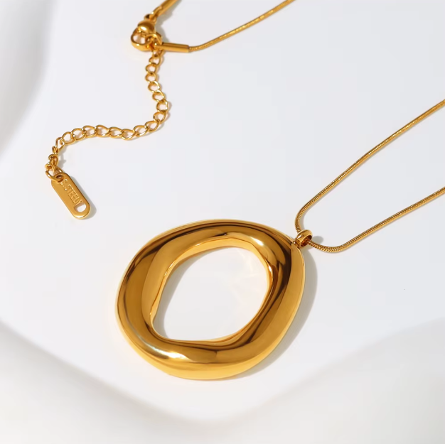 Collier à Pendentif Ovale